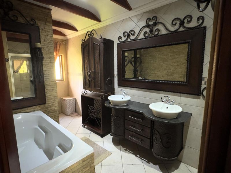 3 Bedroom Double-Story Masterpiece in Prestigious Estate - Photo 10