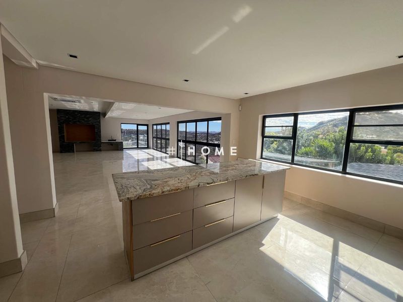 Luxury Property with 5 Bedrooms and 1-Bedroom flat - Photo 7