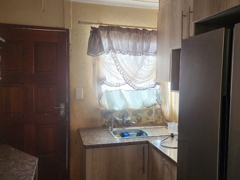 Your Starter Home awaits in Tlhabane West 🏡🌻🏠 - Photo 6