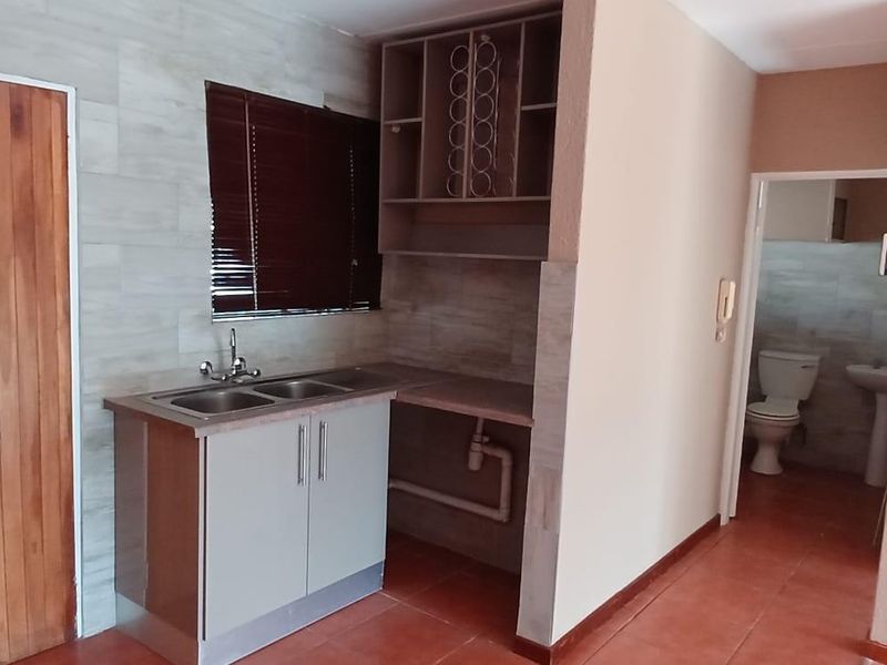 Glen Marais – Renovated 3-Bedroom Home - Photo 5