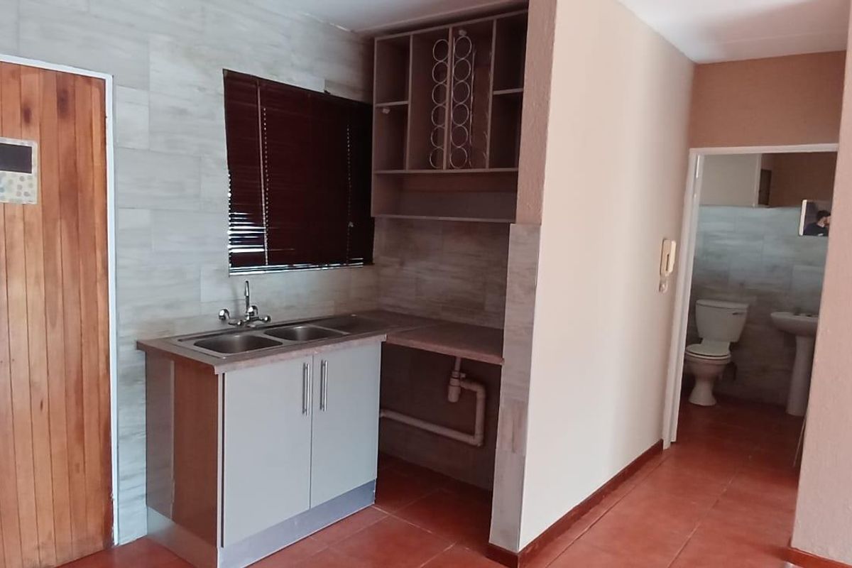 Glen Marais – Renovated 3-Bedroom Home - Photo 5