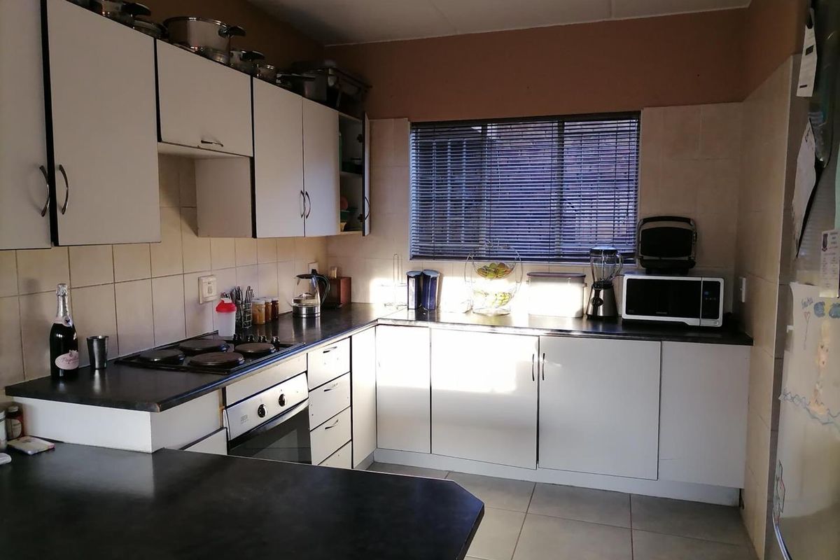Spacious Family Home in Terenure with Prime Location - Photo 4