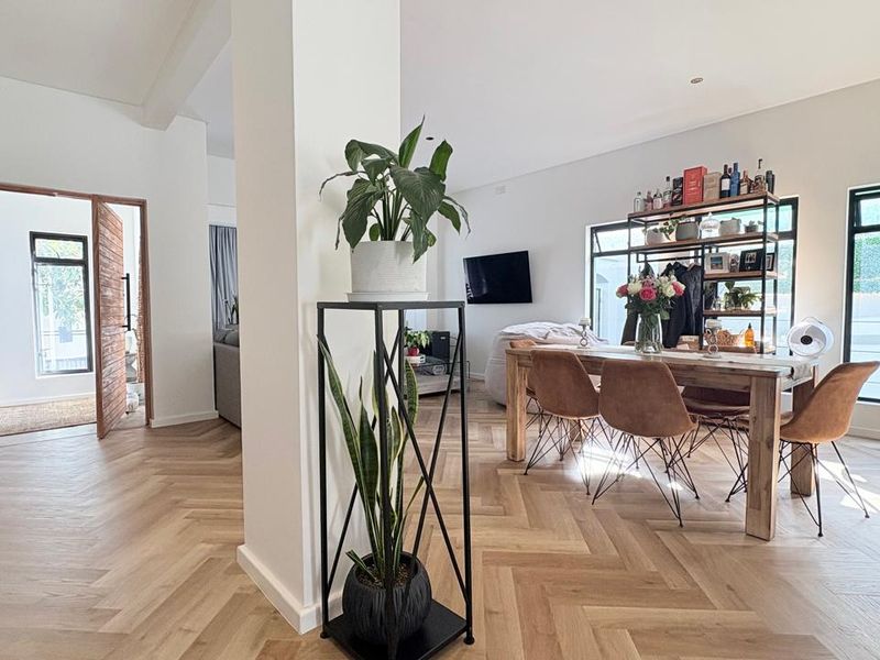 Renovated Three Bedroom Pet Friendly House - Claremont - Photo 5
