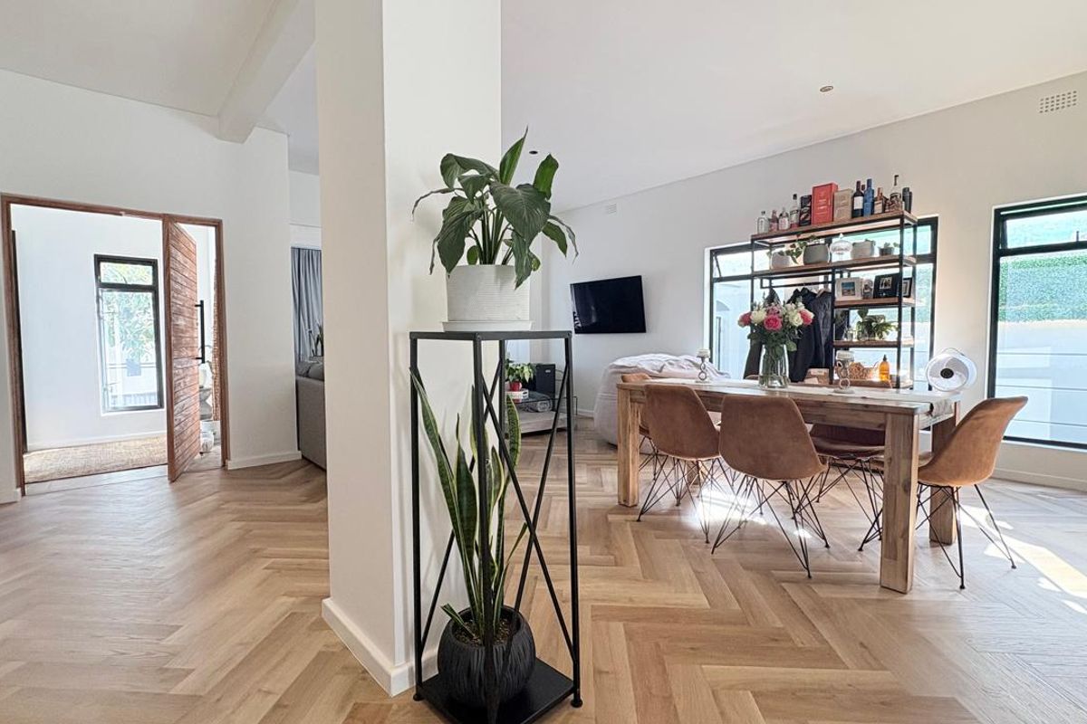 Renovated Three Bedroom Pet Friendly House - Claremont - Photo 5
