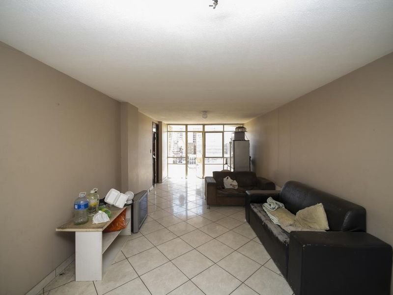 3 Bedroom Apartment - Photo 8