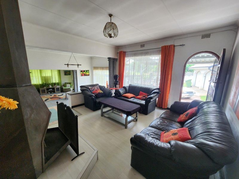 Prime Family Location in Verwoerdpark - Photo 7