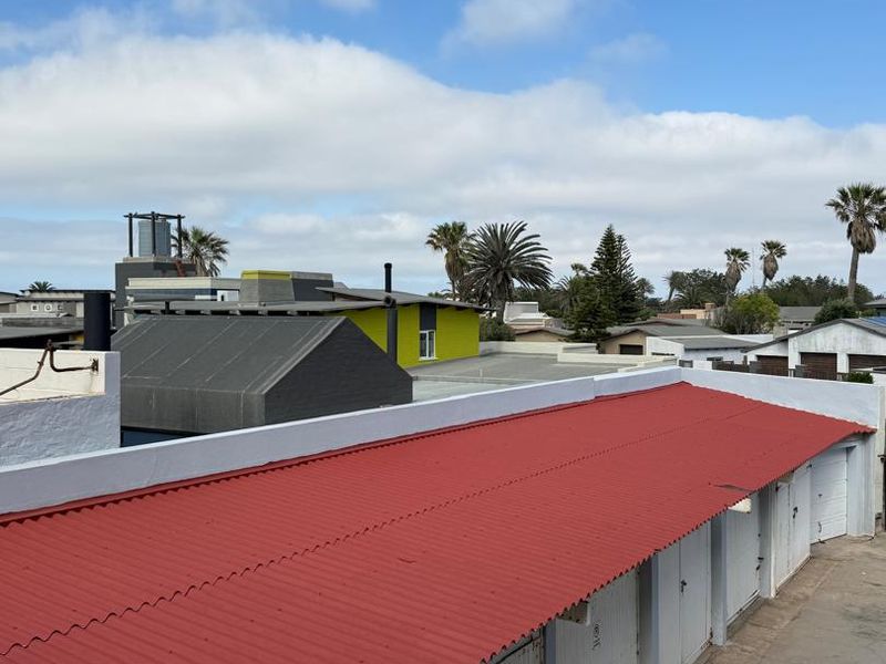 Own the view, own the lifestyle. - Photo 9