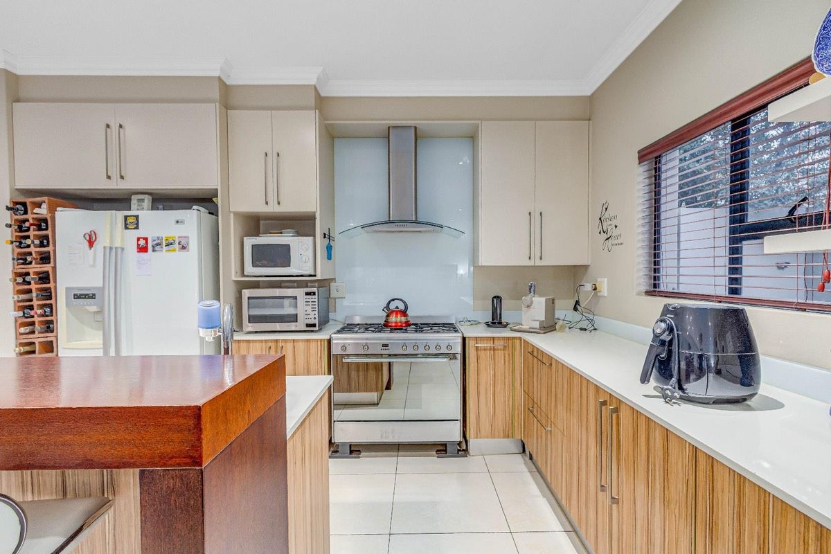 Modern Living in a Secure Lifestyle Estate - Photo 5