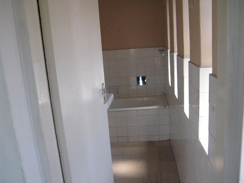 BACHELOR FLAT TO RENT IN ELOFFSDAL - Photo 8