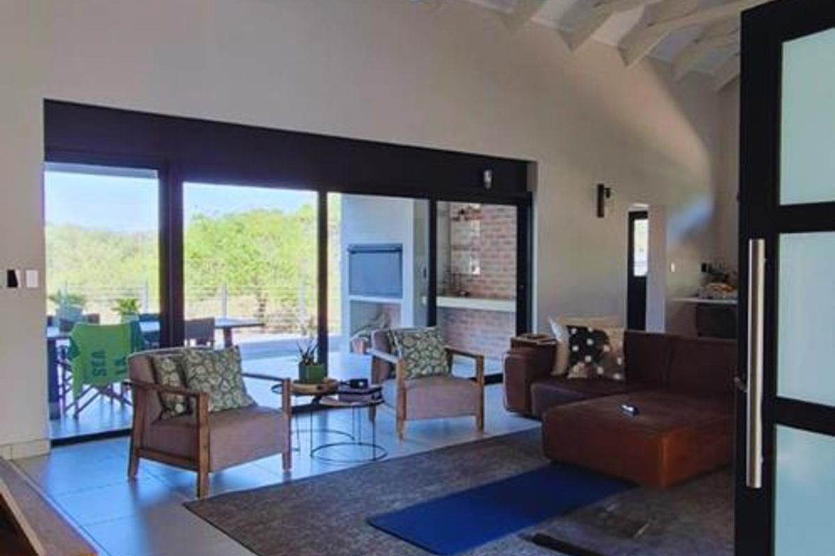 STYLISH FURNISHED HOME TO RENT IN ZANDSPRUIT MANOR - Photo 3