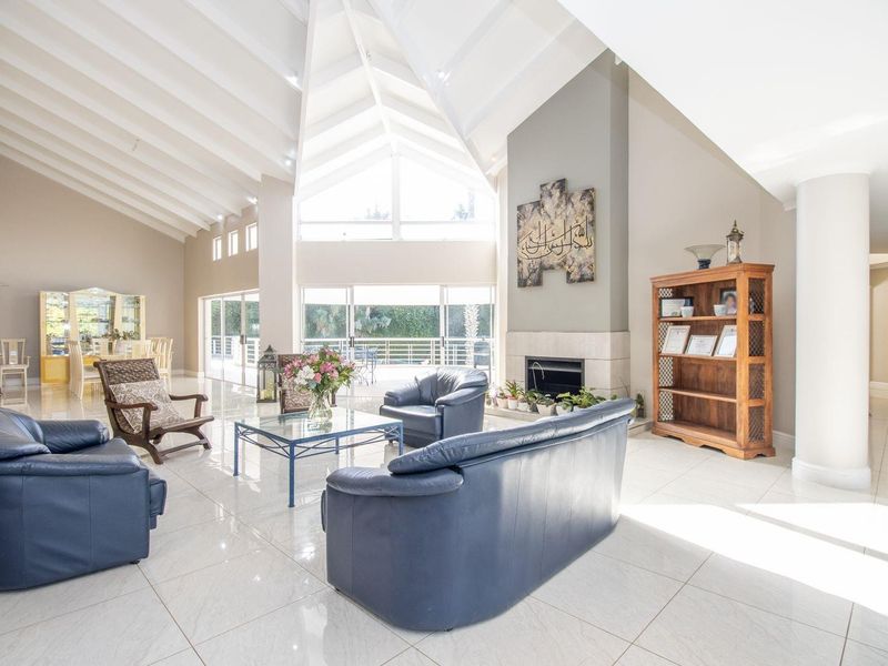 A winner with space and style – the size will surprise. - Photo 3