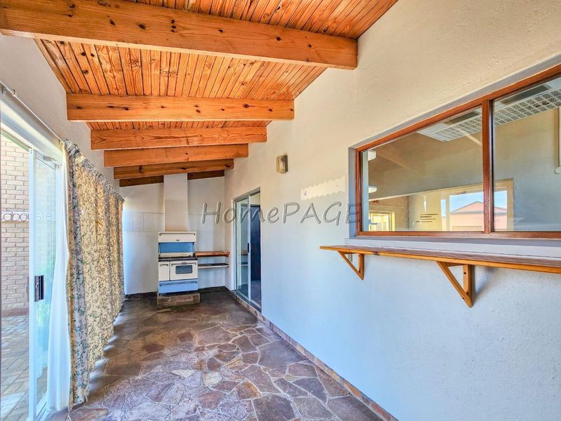 Ext 6, Henties Bay:  Older 3 Bedr home with flat AND LOADS OF POTENTIAL - Photo 7
