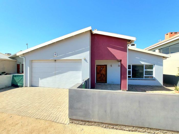 Property #2412359, House For Sale in Henties Bay Central