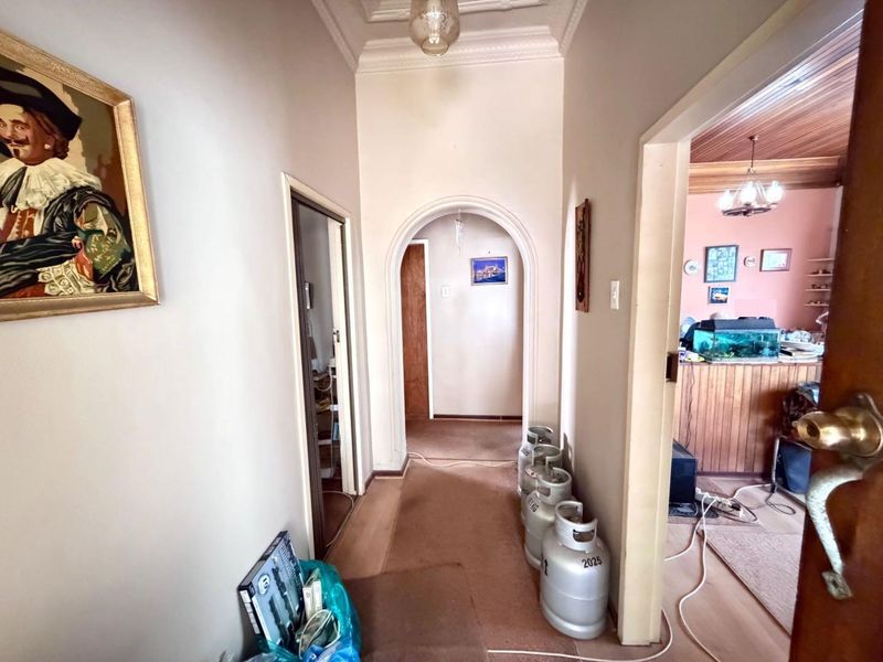 Charming Home with Endless Potential - Act Fast! - Photo 4