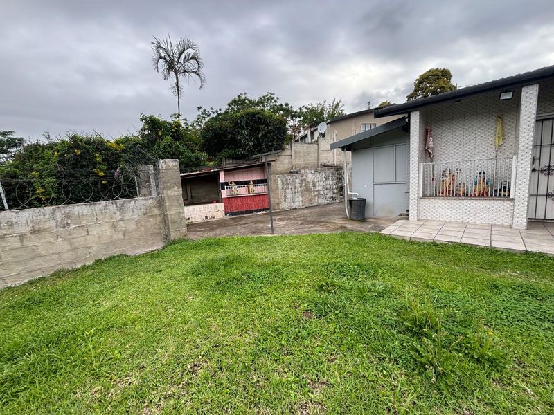 Your Dream Home Awaits! 3-Bedroom Property with Huge Yard in Pinelands up for Rent - Photo 8