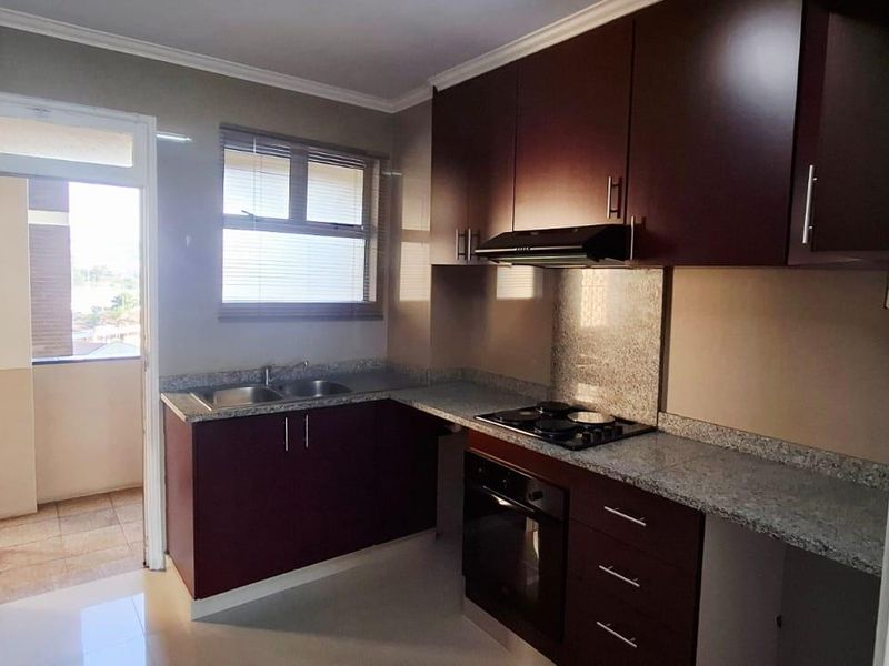 Immaculate Kitchen & Elegant Bedroom in Prime Location! - Photo 2