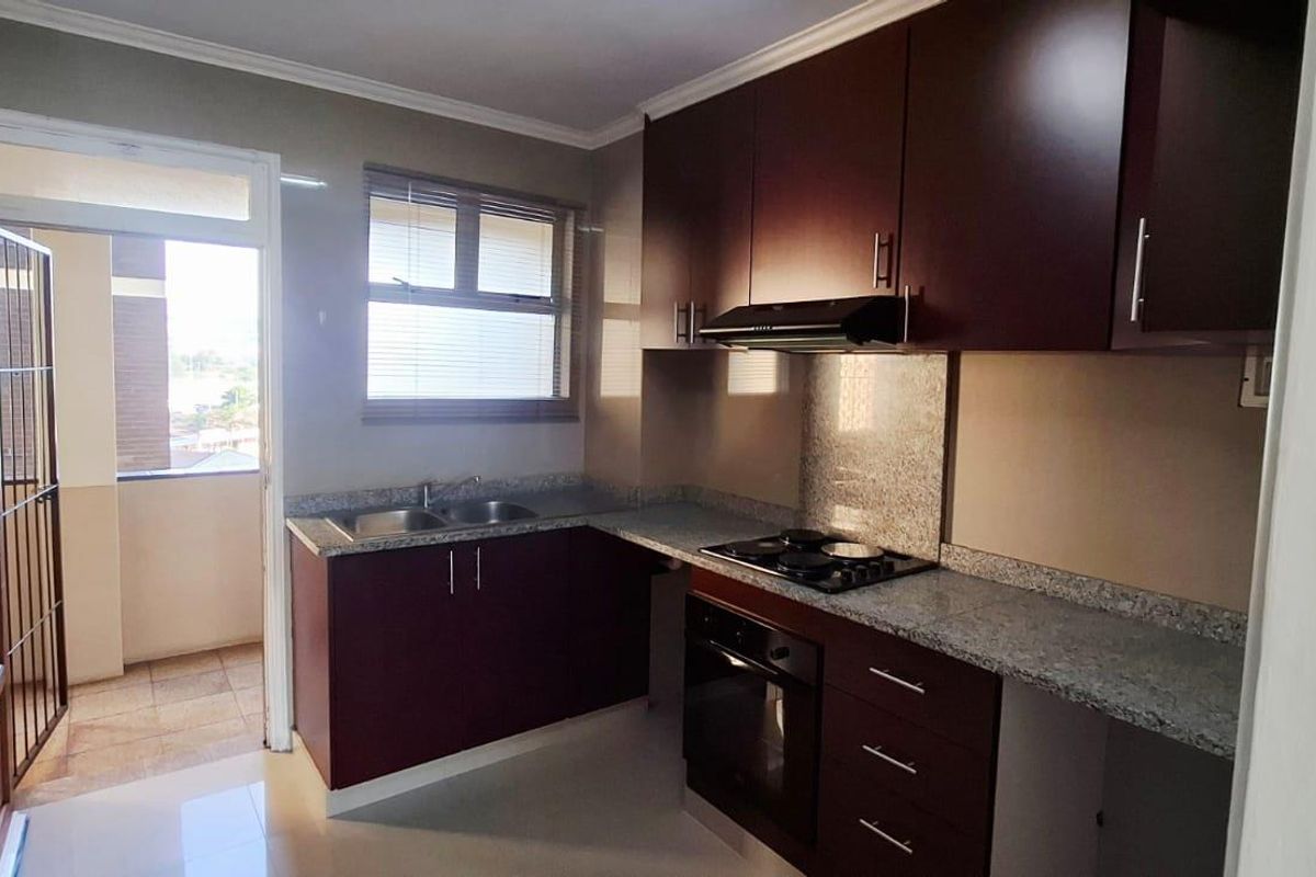 Immaculate Kitchen & Elegant Bedroom in Prime Location! - Photo 2