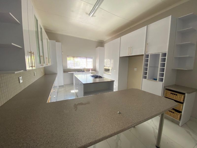 FREESTANDING HOUSE TO LET OLYMPIA - Photo 9