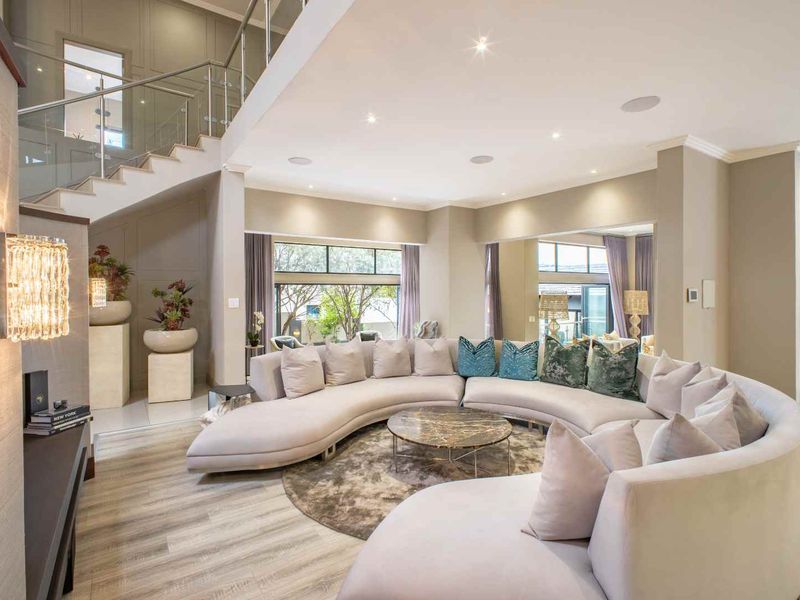 🏡 Exquisite 5-Bedroom Luxury Home for Sale in Helderfontein Estate - Photo 3