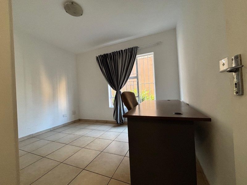 Ground-Floor 2-Bedroom Apartment with Private Garden in an Exclusive 10-Unit Complex - Photo 10