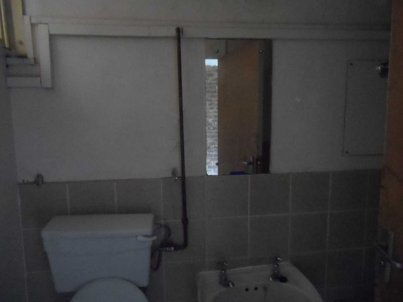 BACHELOR FLAT TO RENT IN ARCADIA - Photo 10