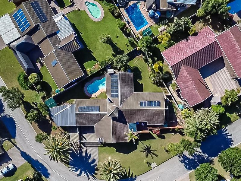 Walk to the Beach... Come Home to the Ultimate Family Entertainer! - Photo 3