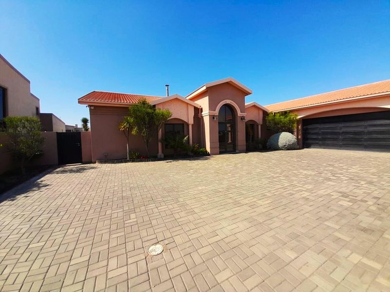 A STYLISH HOUSE WITH FLAT PERFECTLY SITUATED!! - Photo 1