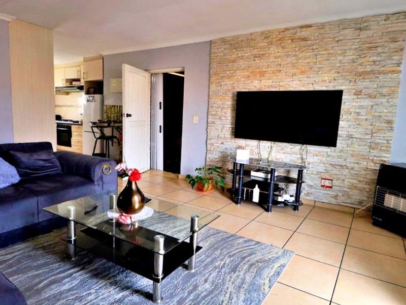 **Charming Two-Bedroom Townhouse for Sale in Norkem Park** - Photo 4