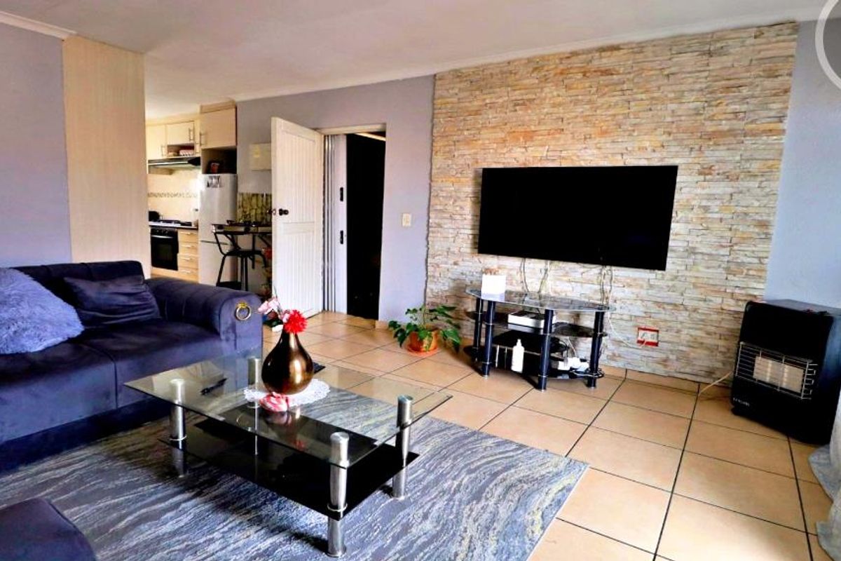 **Charming Two-Bedroom Townhouse for Sale in Norkem Park** - Photo 4