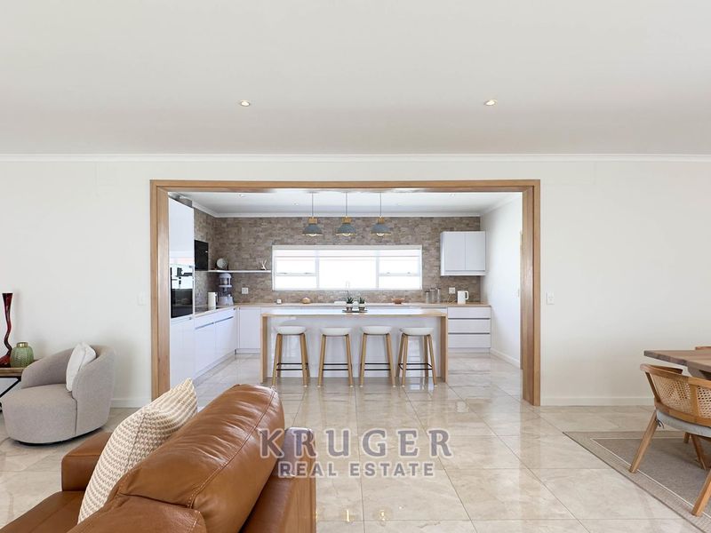 Contemporary Family Home - Photo 9