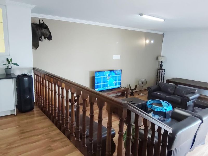 SECURE AND PRIVATE LIVING! - Photo 10