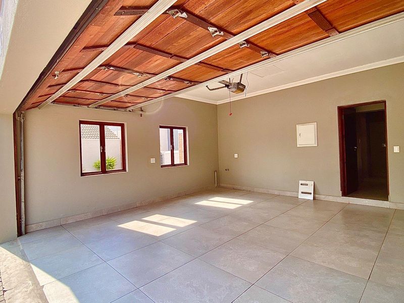 Flawless Townhouse - Photo 3