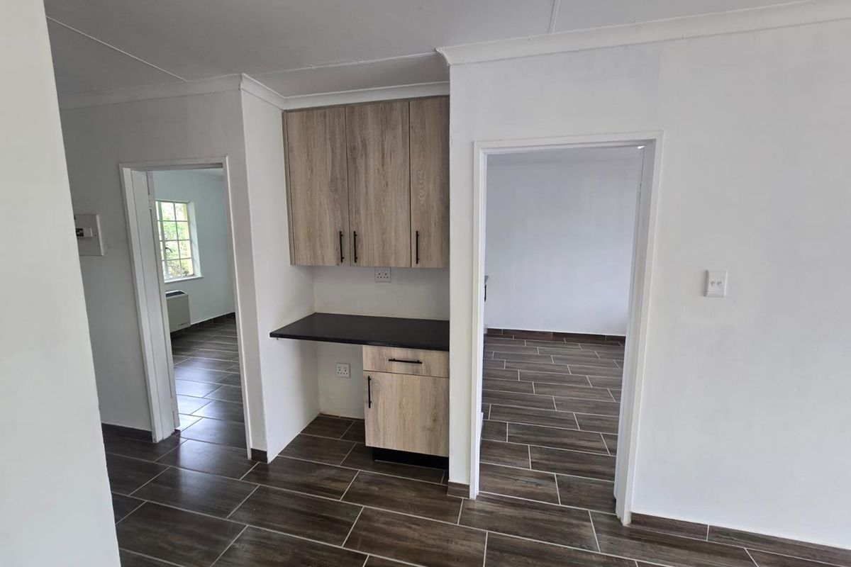 Newly Renovated Commercial Property for Rent – Prime Location - Photo 3