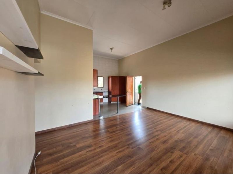 Modern Townhouse Bliss in Winchester Hills! - Photo 5
