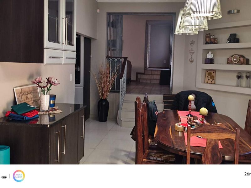 Huge Family Home for Sale in Sought After Suburb - Photo 8
