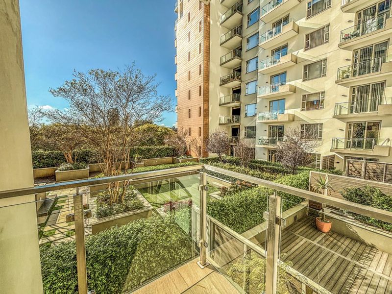 Luxury Modern 2 Bedroom, 2 Bathroom Apartment for Sale in Prime Rosebank location - Photo 1