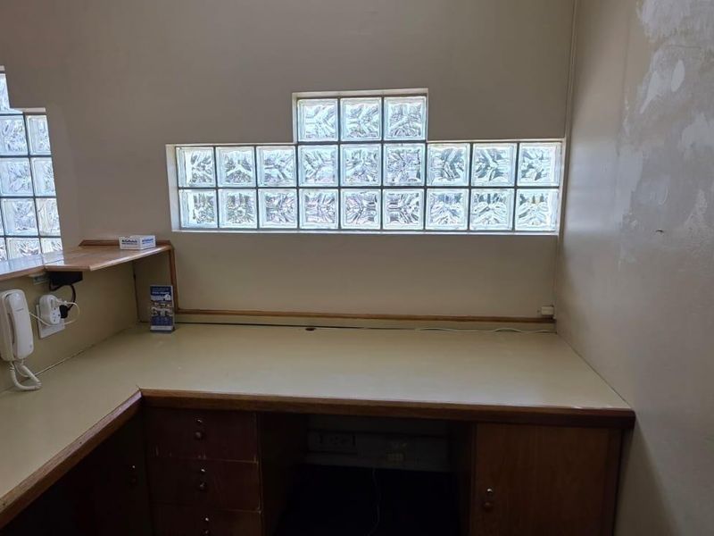 Commercial property for rent - Photo 9