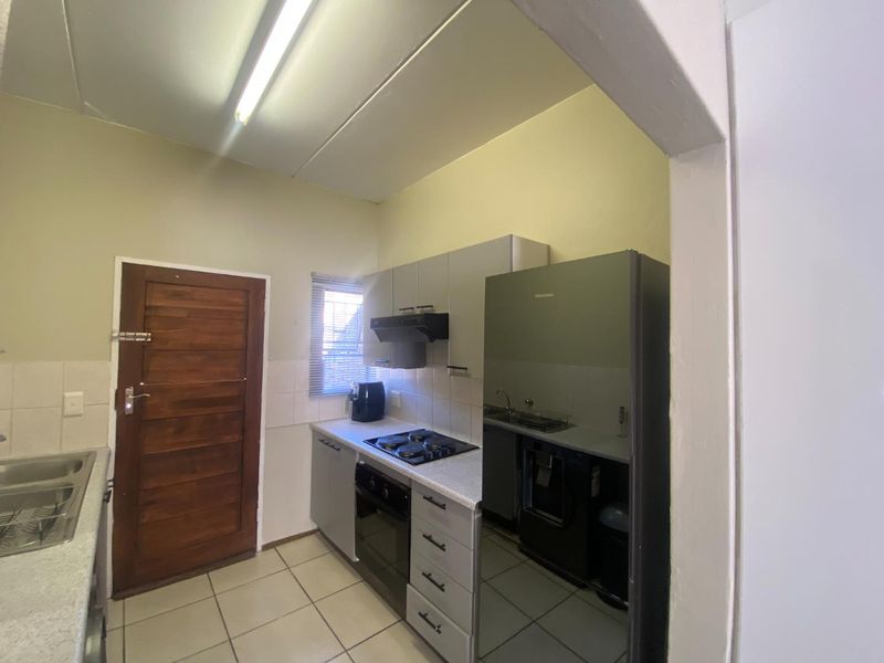 Gorgeous unit in Wilgeheuwel - Photo 7