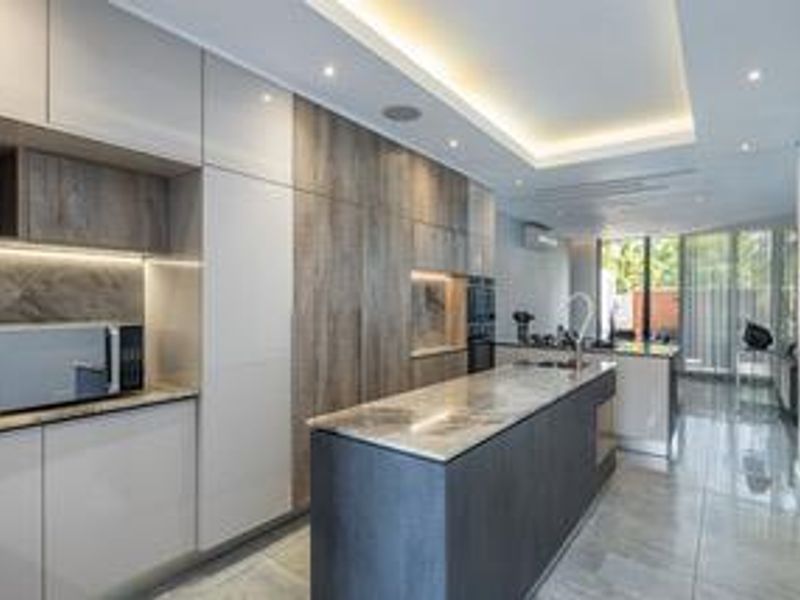 Luxurious Furnished 3 Bedroom Townhouse with Private Pool - Photo 4
