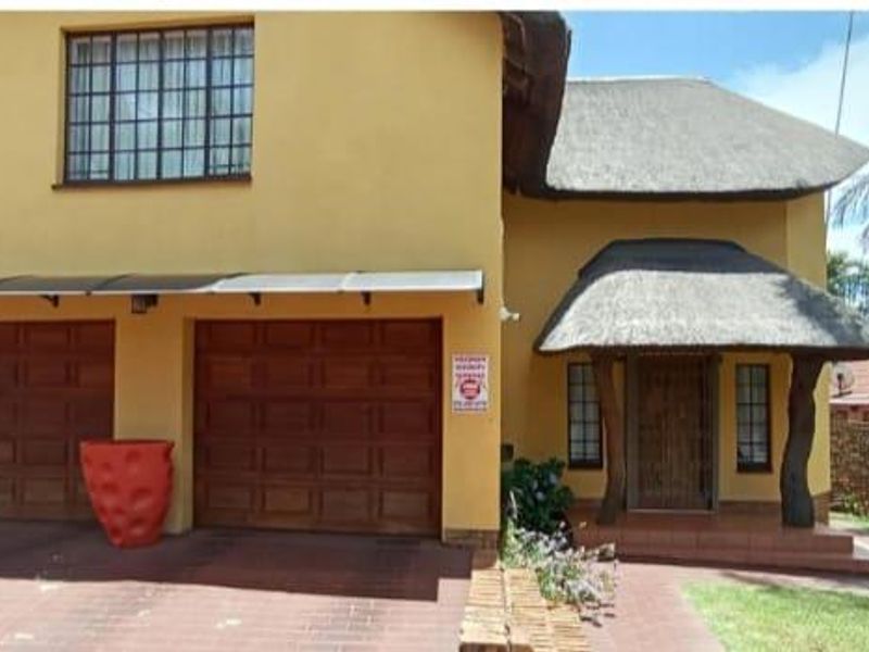 3 bedroom modern home - Photo 3