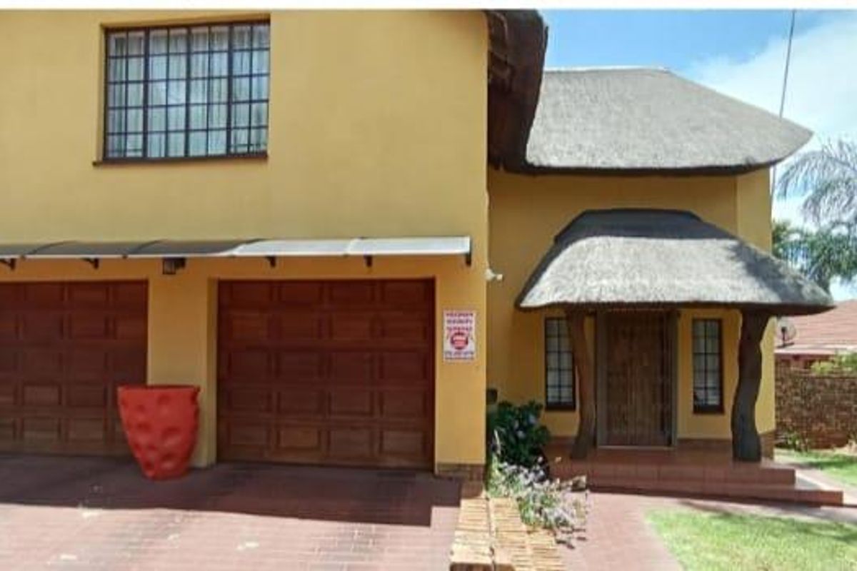 3 bedroom modern home - Photo 3