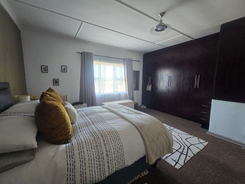 Spacious Lock-up-and-Go Duplex Apartment living in Newton Park - Photo 4