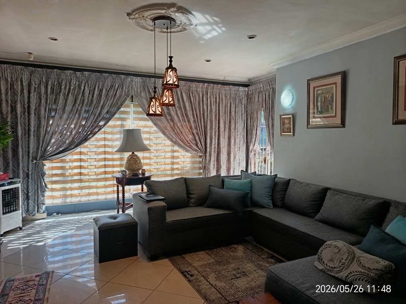 Welcoming Lock up and Go 3 bedroom home with flatlet/Salon For sale! - Photo 2