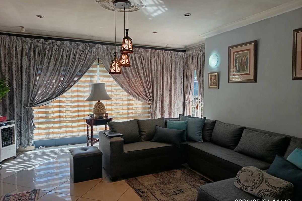 Welcoming Lock up and Go 3 bedroom home with flatlet/Salon For sale! - Photo 2