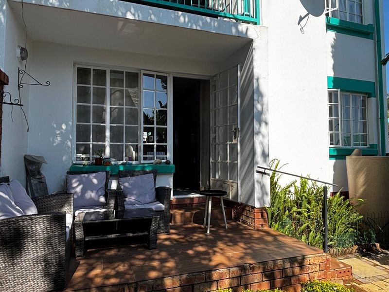 Beautifully Renovated 2-Bedroom Unit in a Sought-After Complex - Photo 10