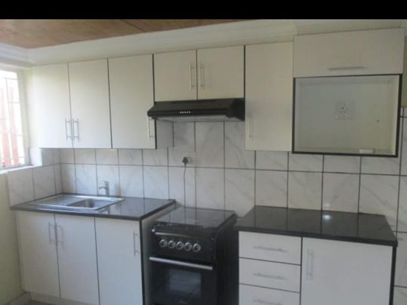 A bachelor unit to rent - Photo 5
