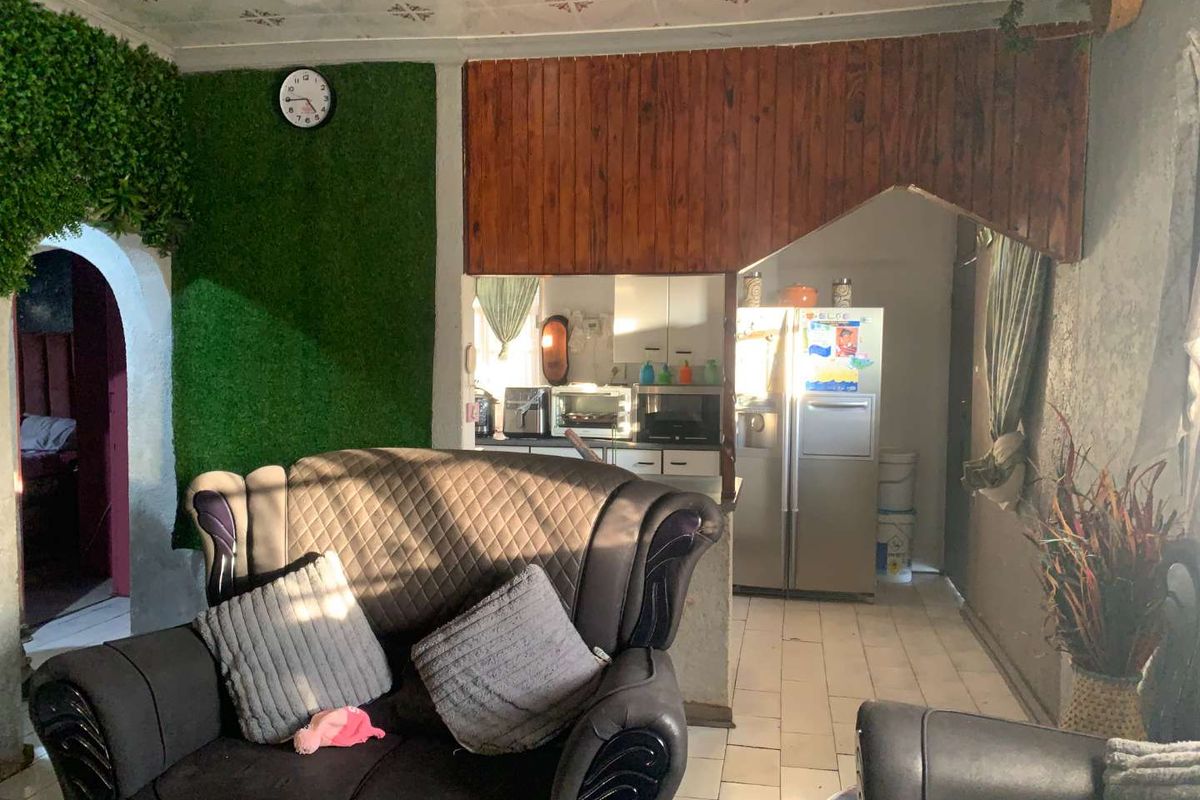 For Sale: Spacious 2-Bedroom Full Title Home – South Hills, Johannesburg - Photo 4