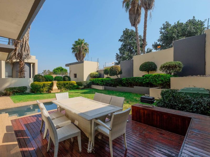 Upmarket Double Storey 3 Bedroom, 2.5 Bath Townhouse with its own splash pool - Photo 6