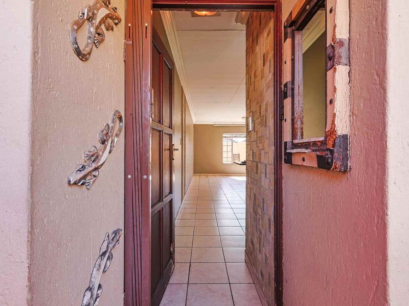 Charming 2 Bedroom Townhouse in Wierda Crest Estate - Photo 3
