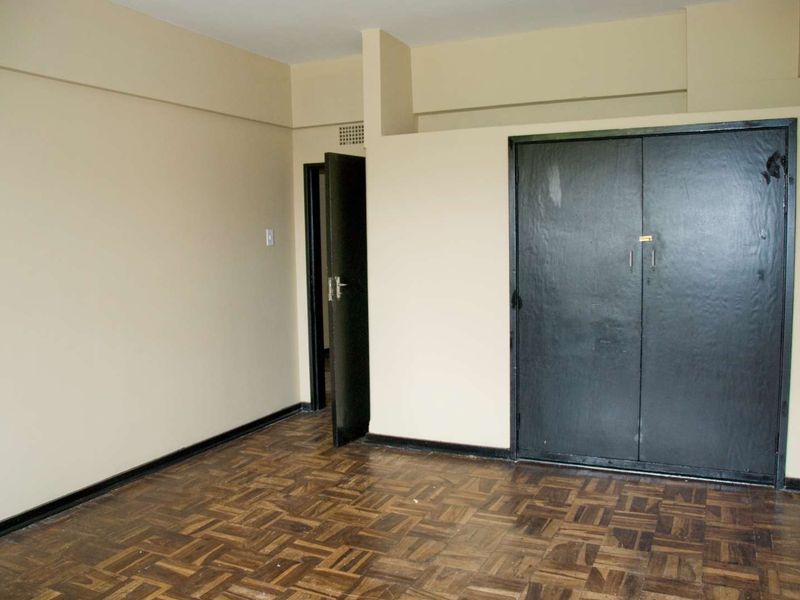 Ideal Spot: Close to Schools & Public Transport - Photo 6